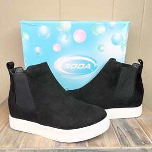 SODA Women’s Draw-G Black Faux Suede Slip On Wedge High Top Sneakers 6.5